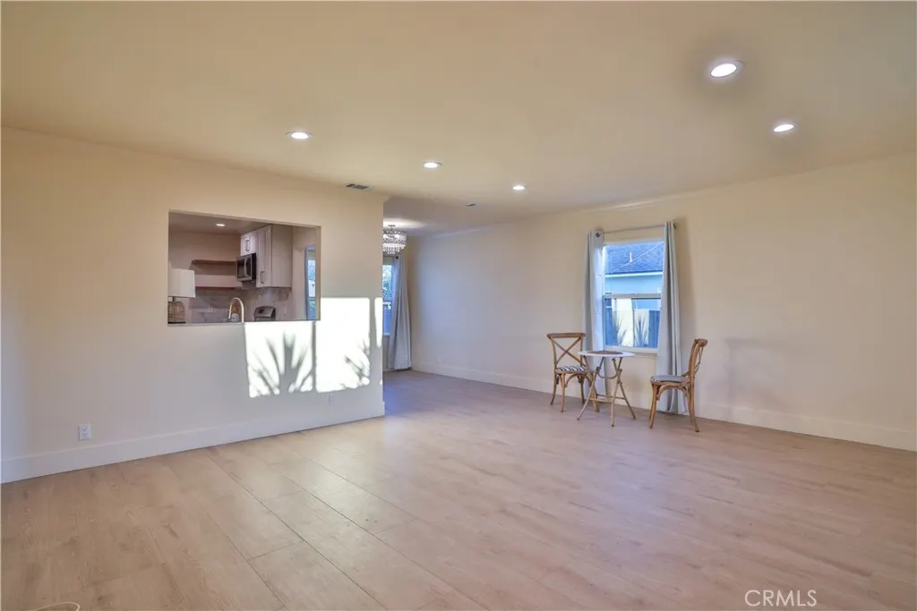 664 N 8th Avenue