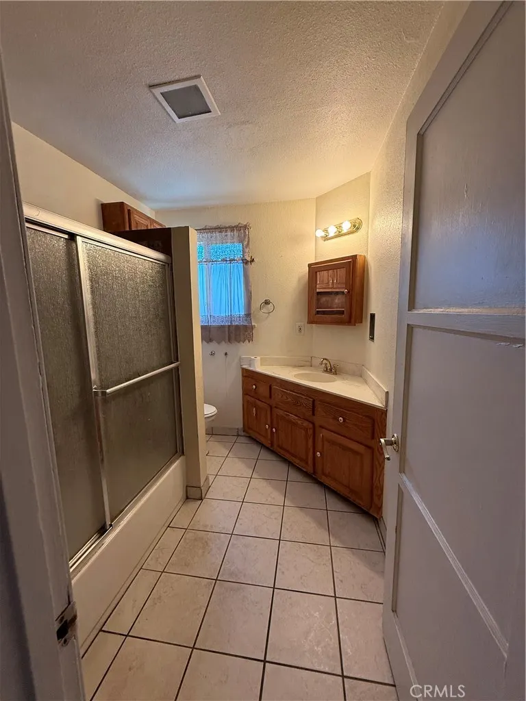 837 W Hollyvale