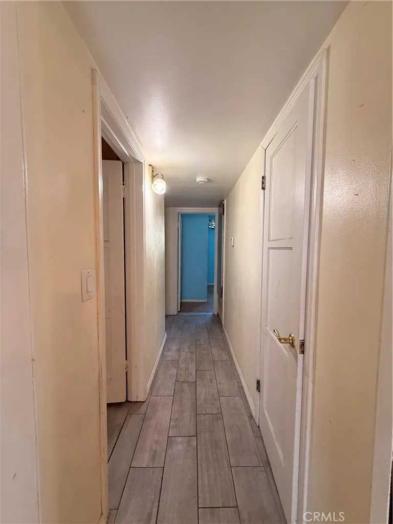 837 W Hollyvale