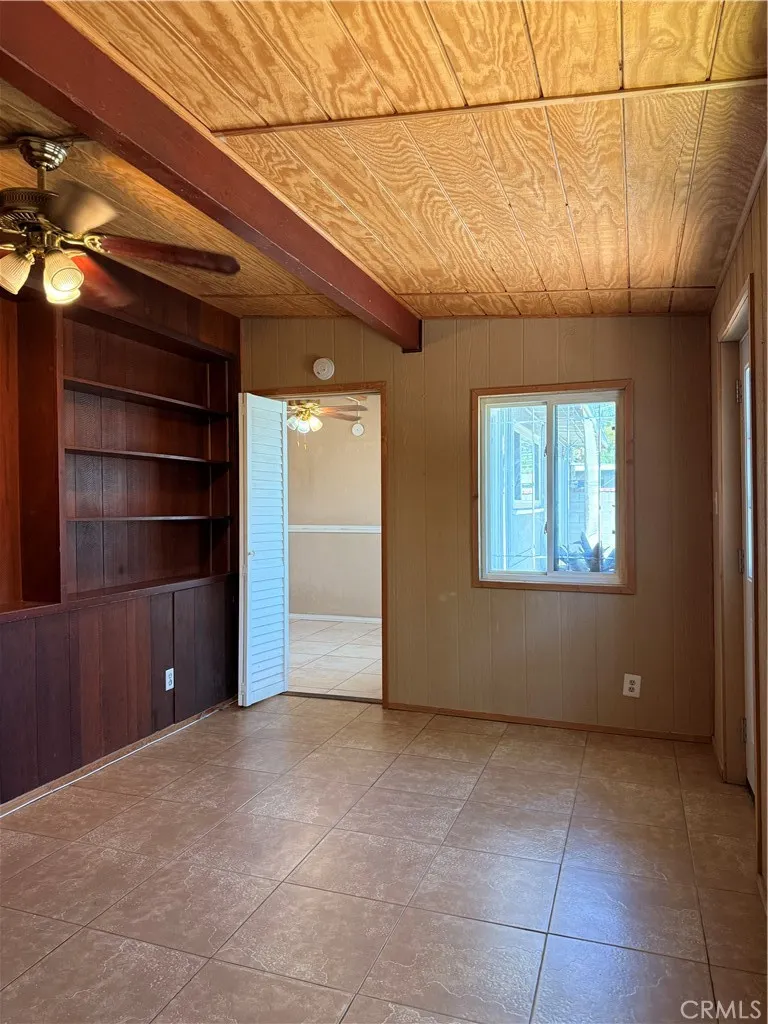 837 W Hollyvale