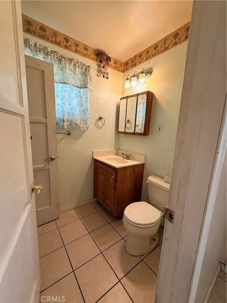 837 W Hollyvale