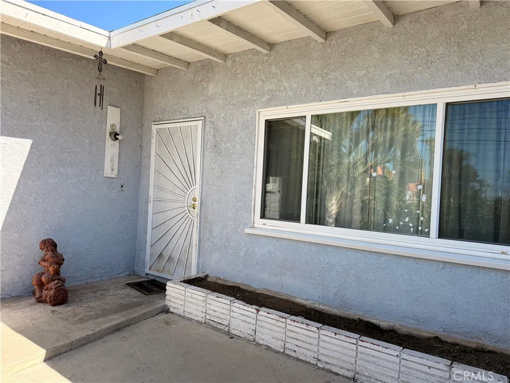 837 W Hollyvale