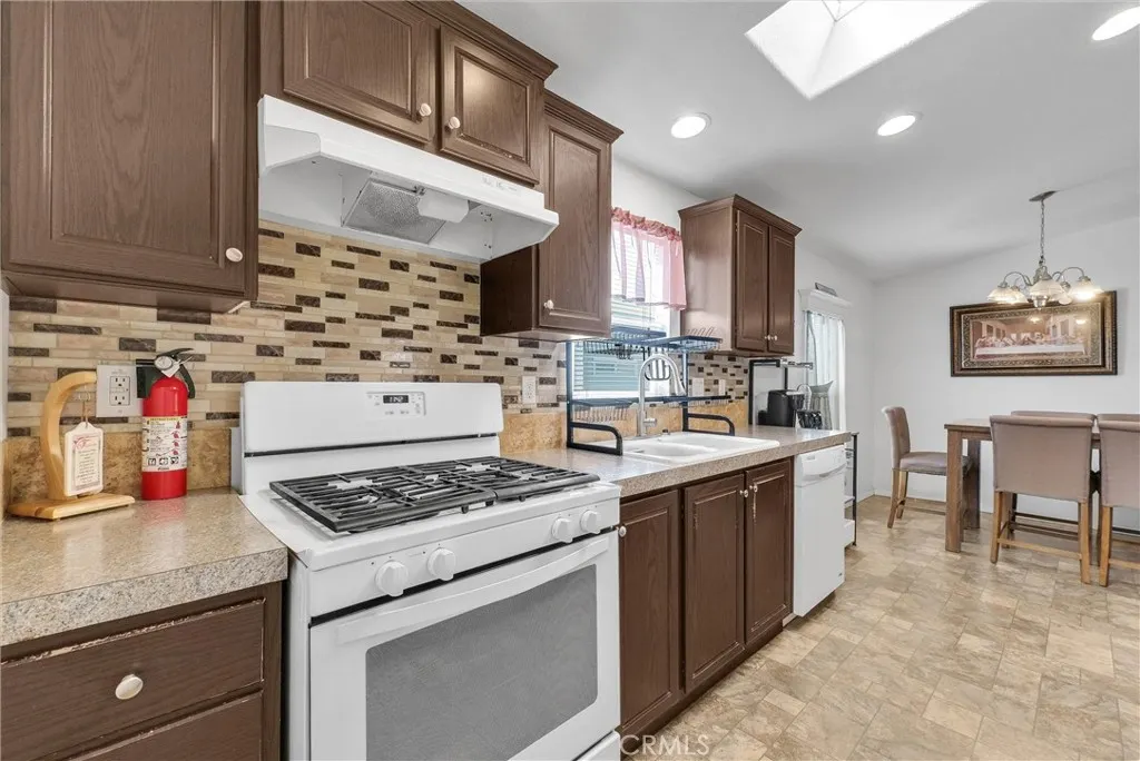 1081 W Arrow Hwy #86