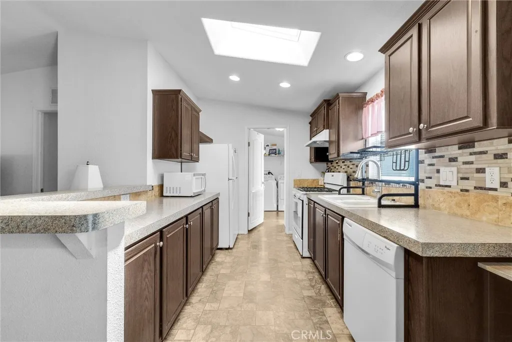 1081 W Arrow Hwy #86