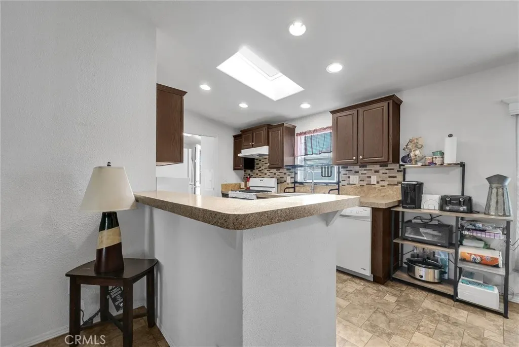 1081 W Arrow Hwy #86