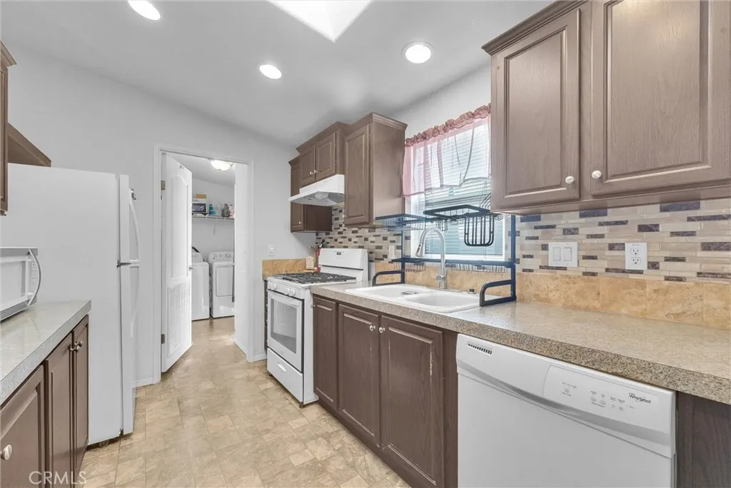1081 W Arrow Hwy #86