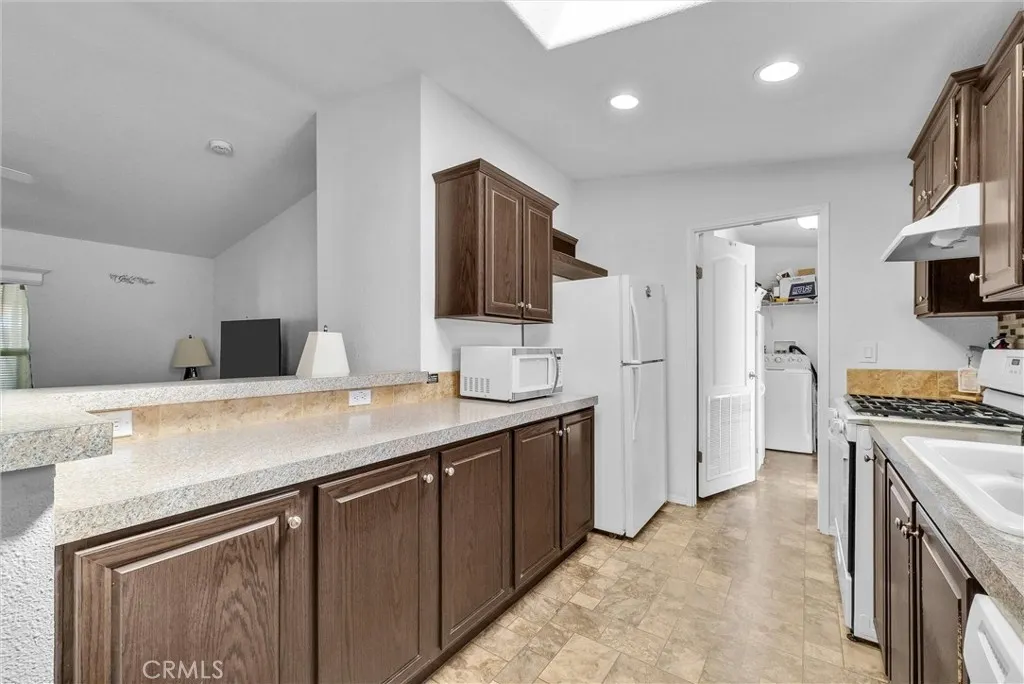 1081 W Arrow Hwy #86