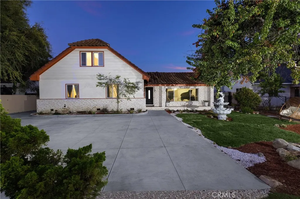 820 E Cameron