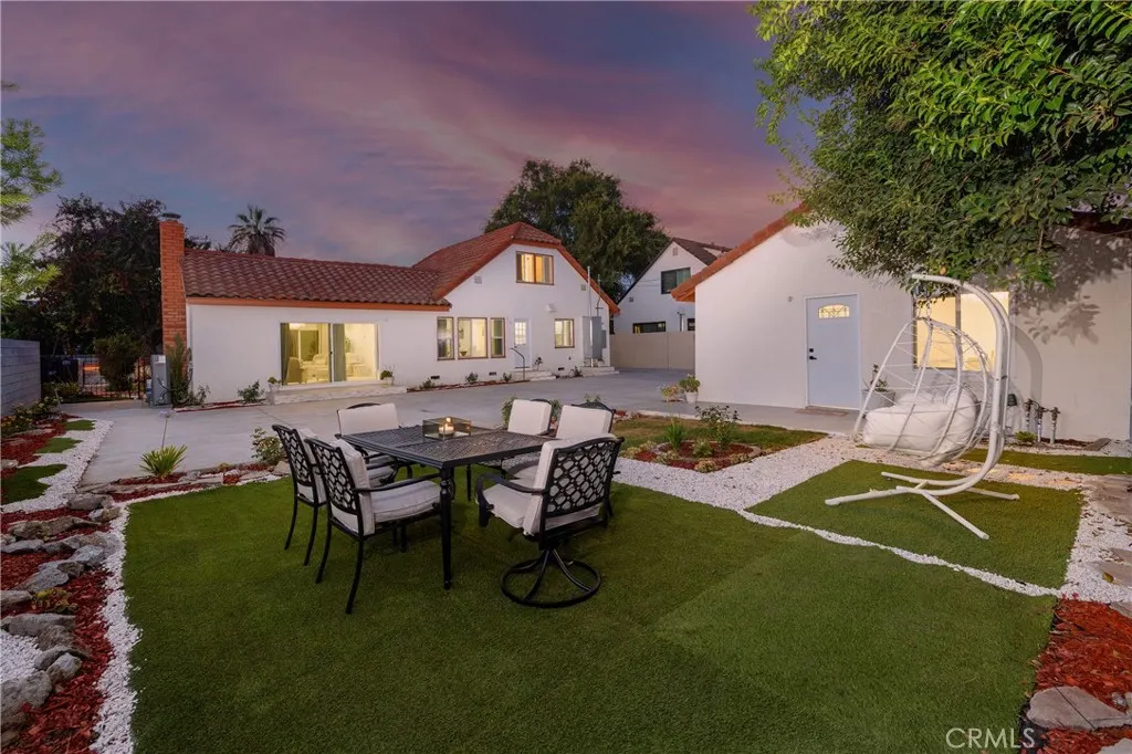 820 E Cameron