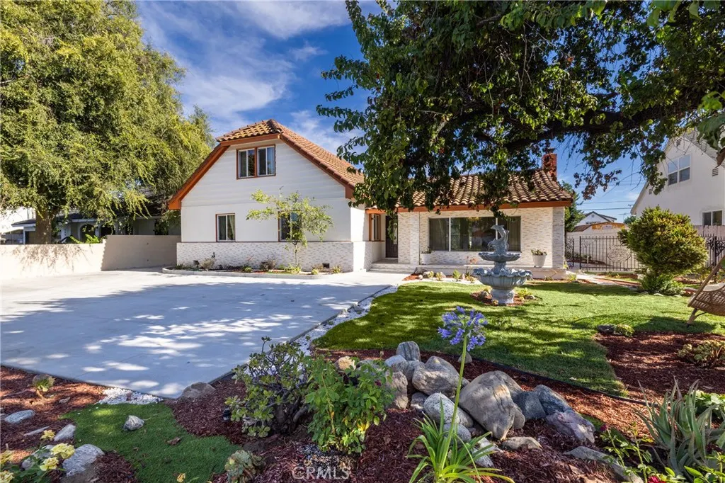 820 E Cameron