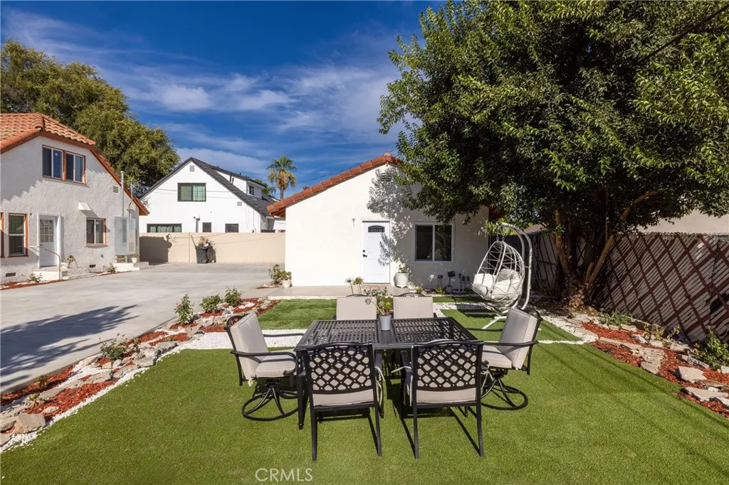 820 E Cameron