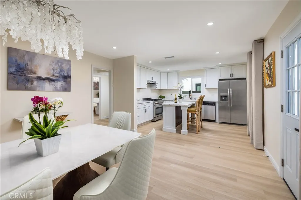 820 E Cameron