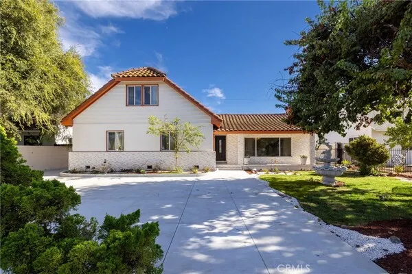 820 E Cameron