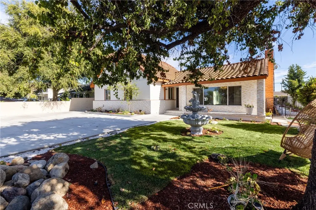 820 E Cameron