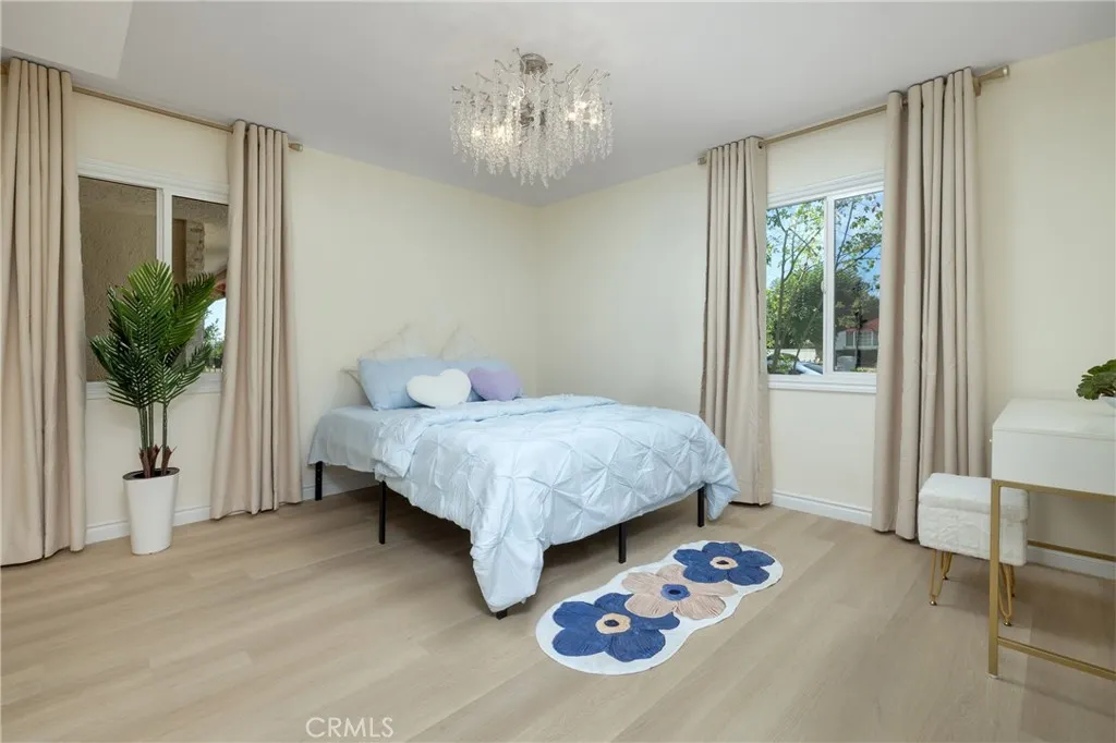 820 E Cameron