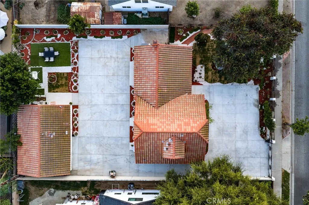 820 E Cameron