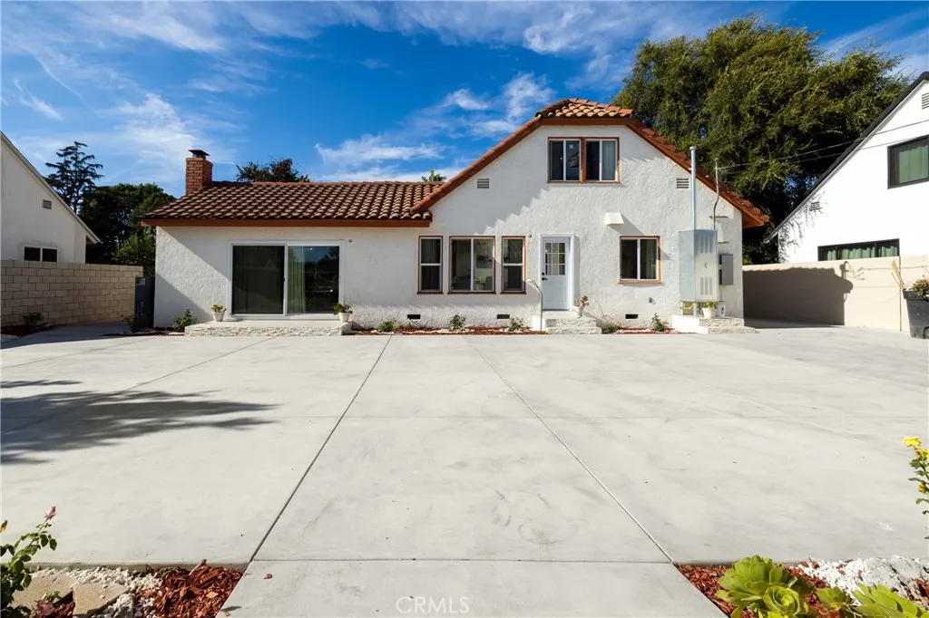 820 E Cameron