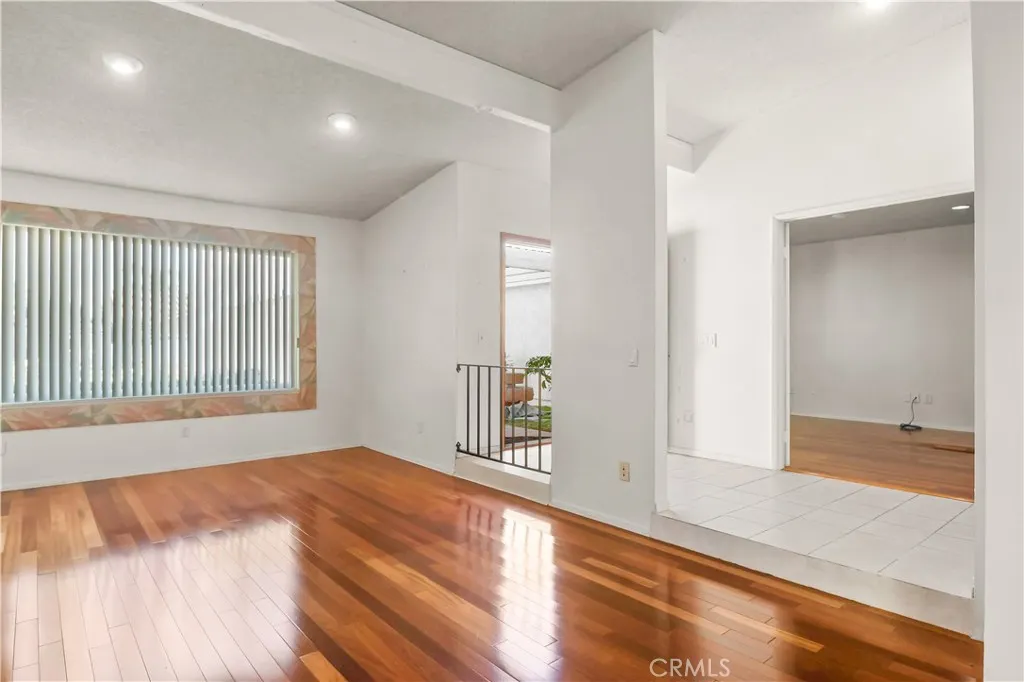 1307 Maywood