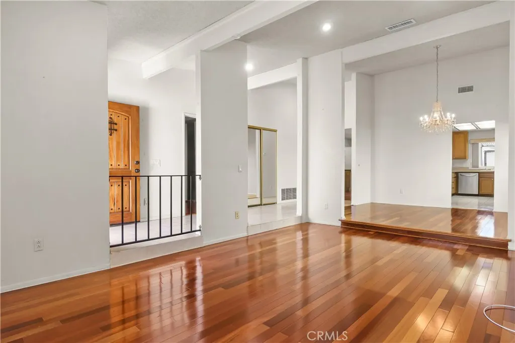 1307 Maywood