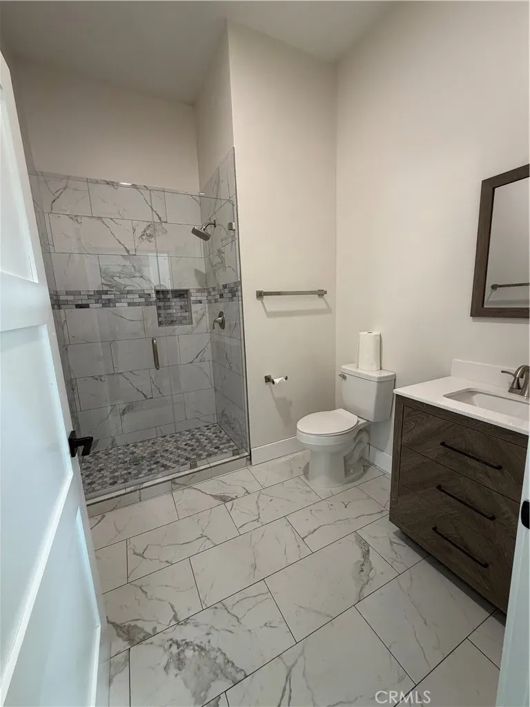 1295 W 25th