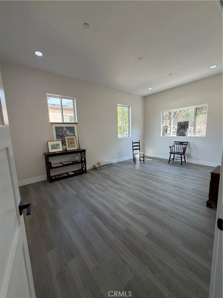 1295 W 25th