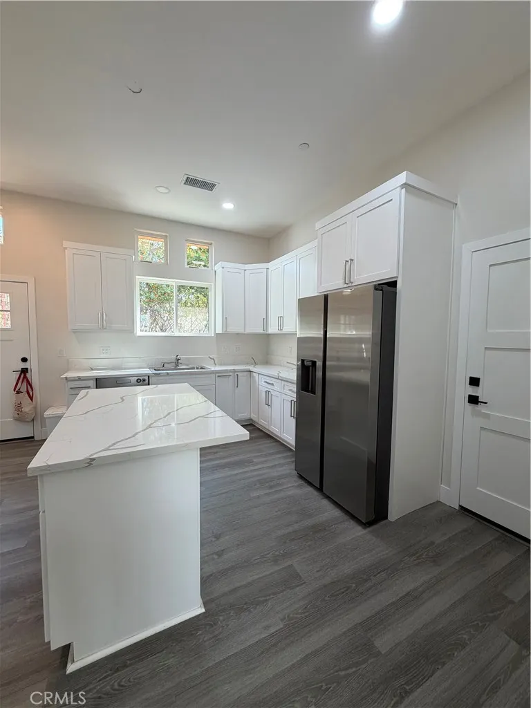 1295 W 25th