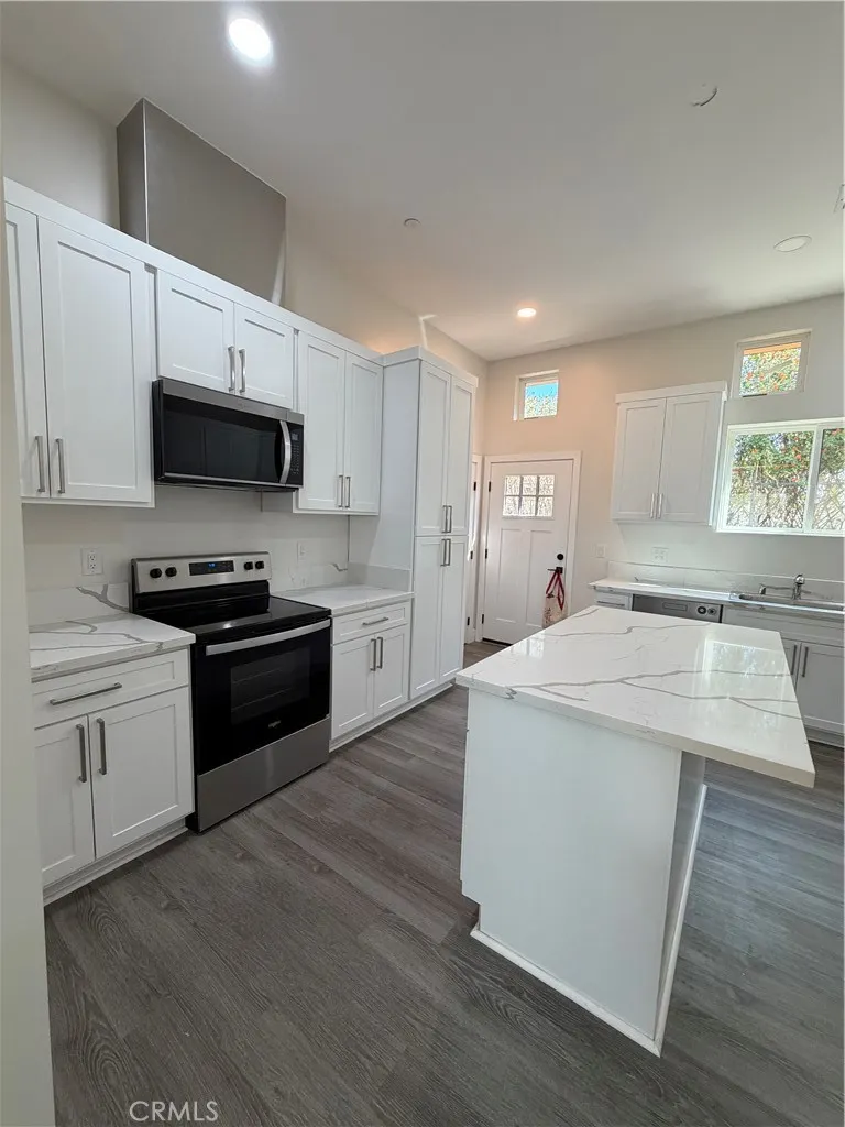 1295 W 25th