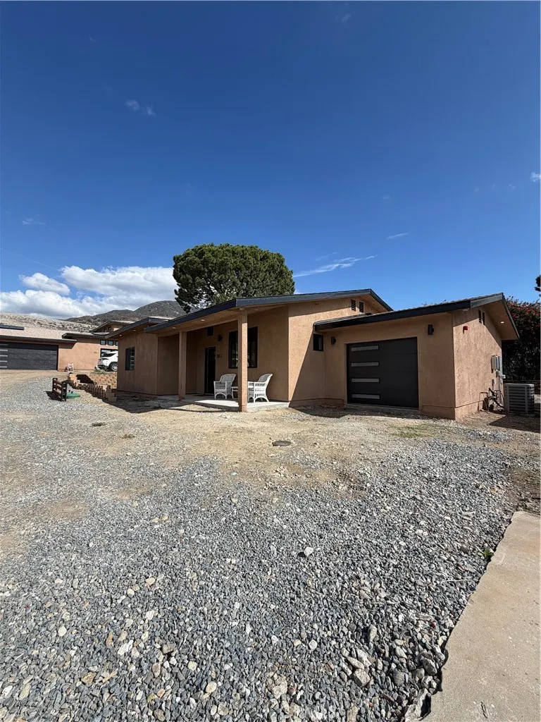 1295 W 25th