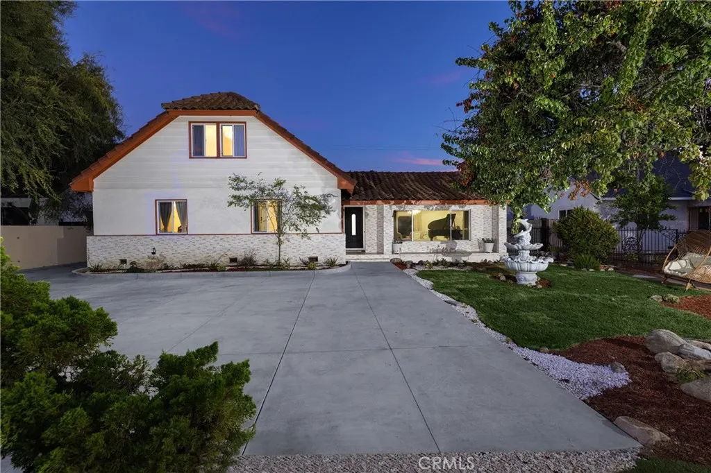820 E Cameron