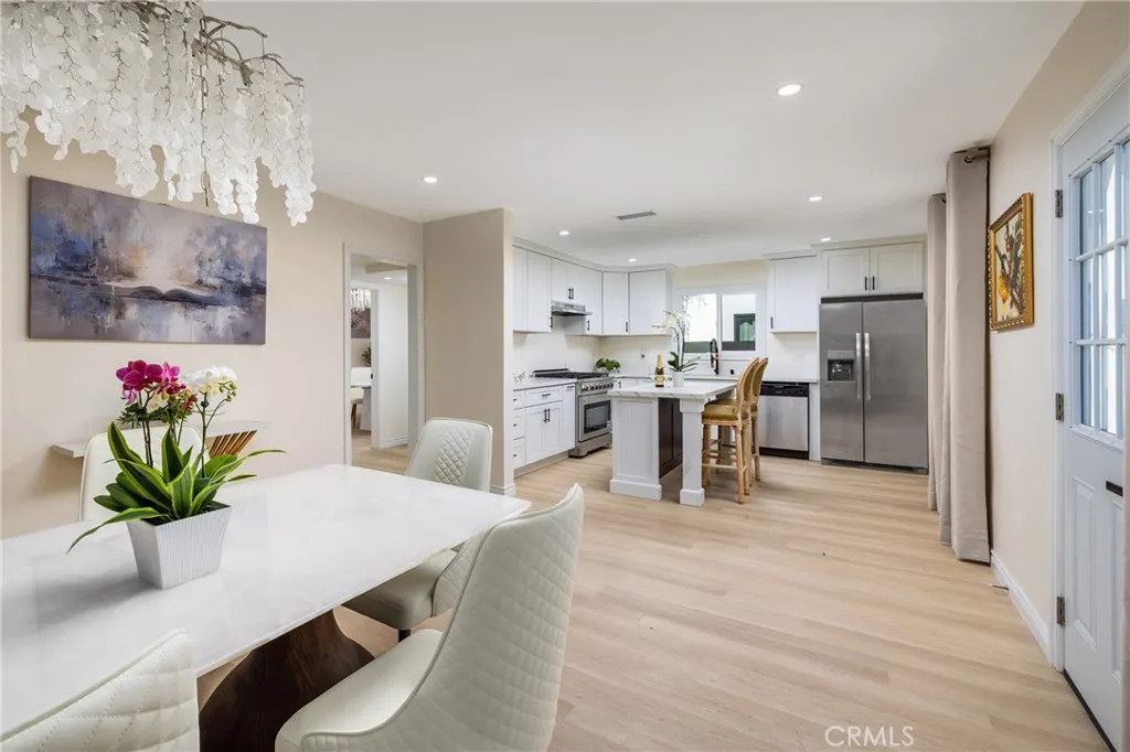 820 E Cameron