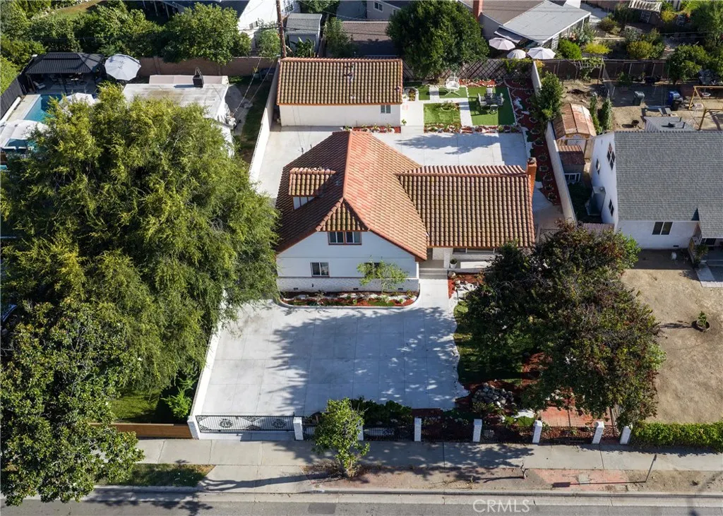 820 E Cameron