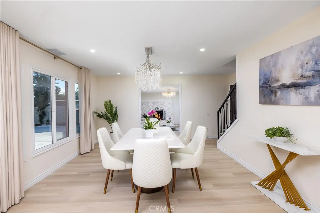 820 E Cameron