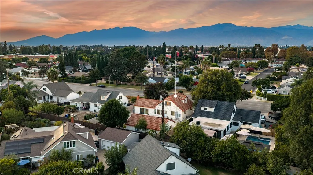 820 E Cameron