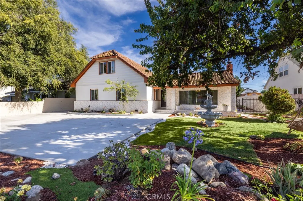 820 E Cameron
