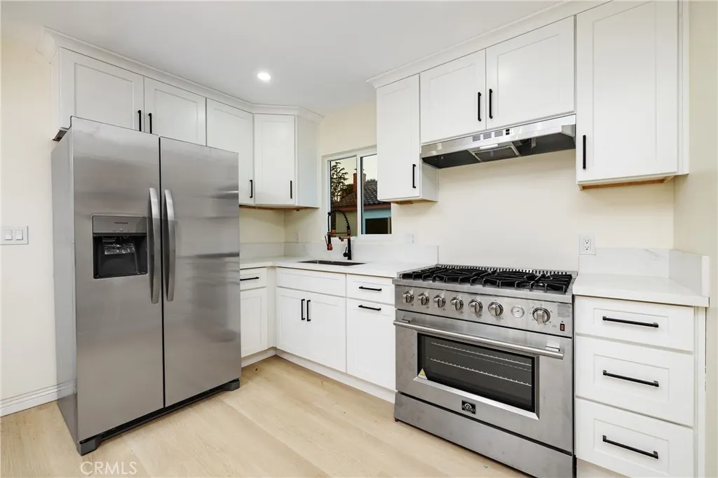 820 E Cameron