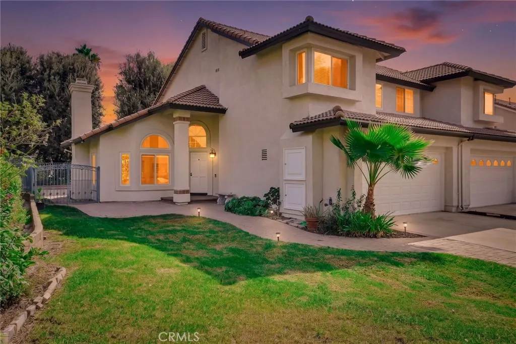 2304 Calle Adriana