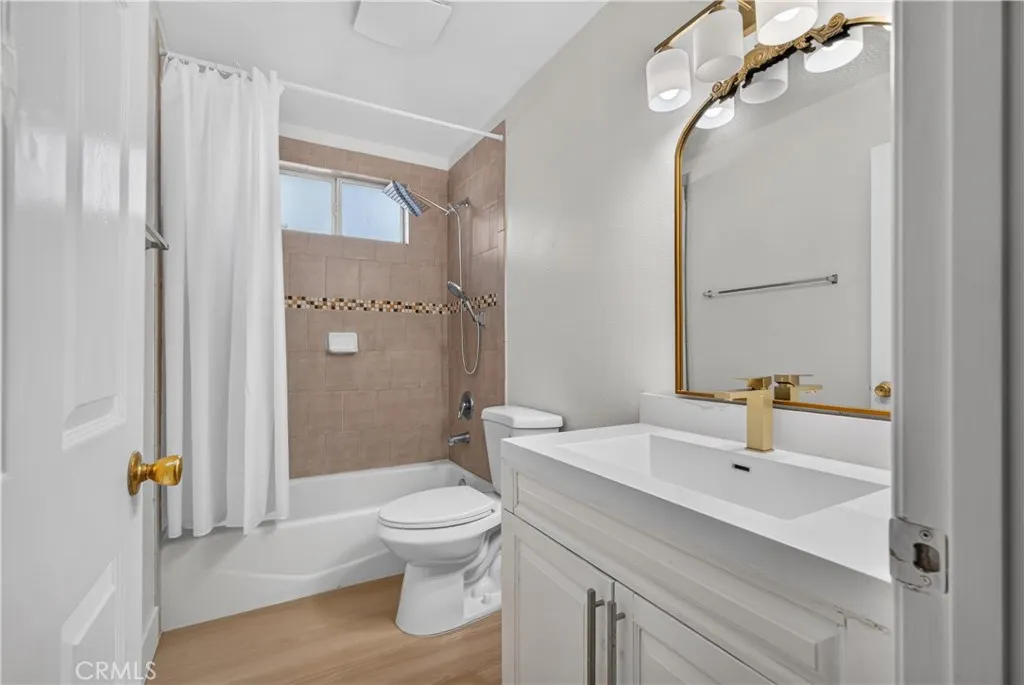 548 N Reservoir