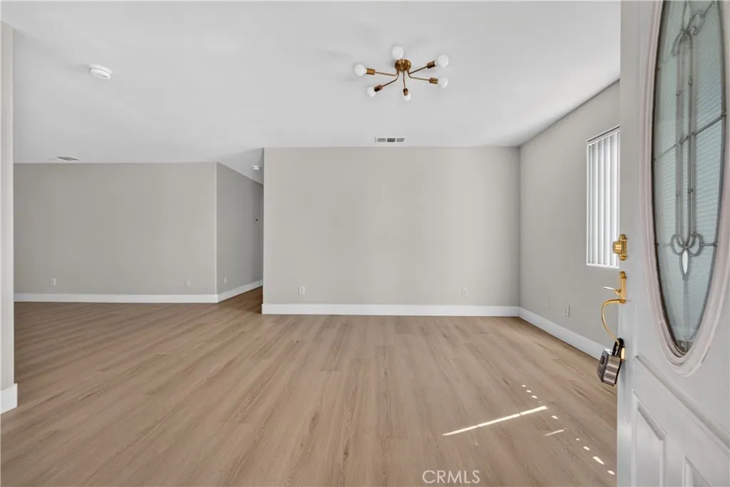 548 N Reservoir