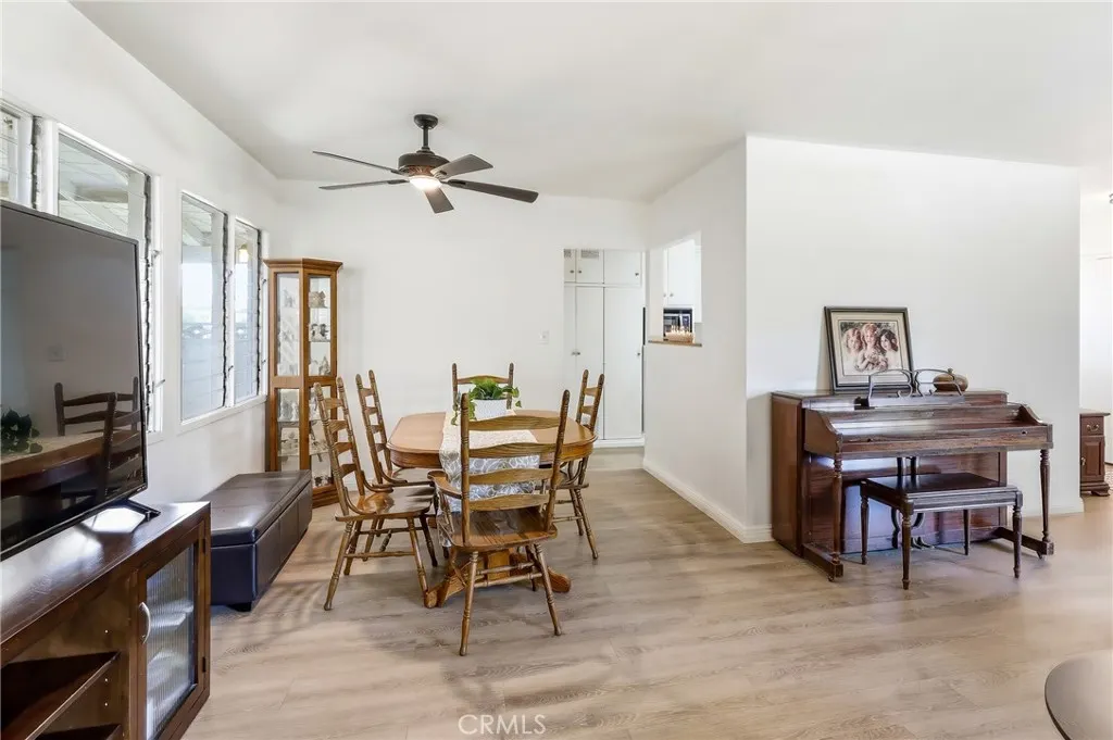 210 Greentree