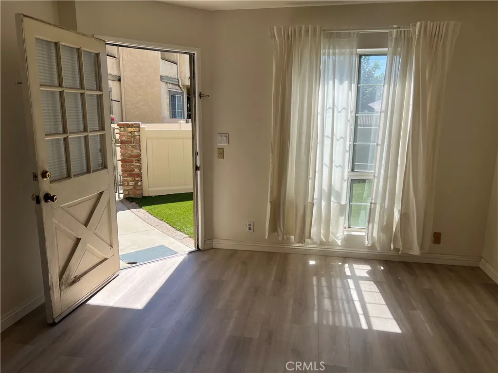 181 W La Verne Avenue #11