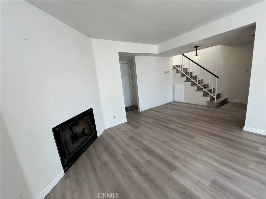 181 W La Verne Avenue #11