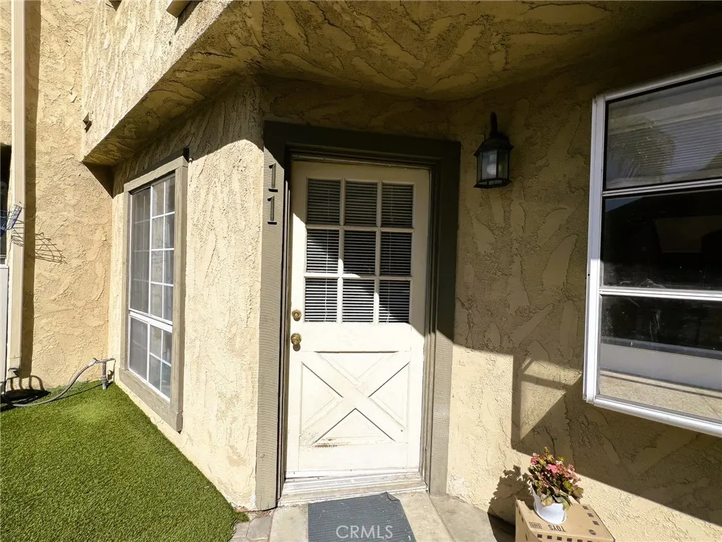181 W La Verne Avenue #11