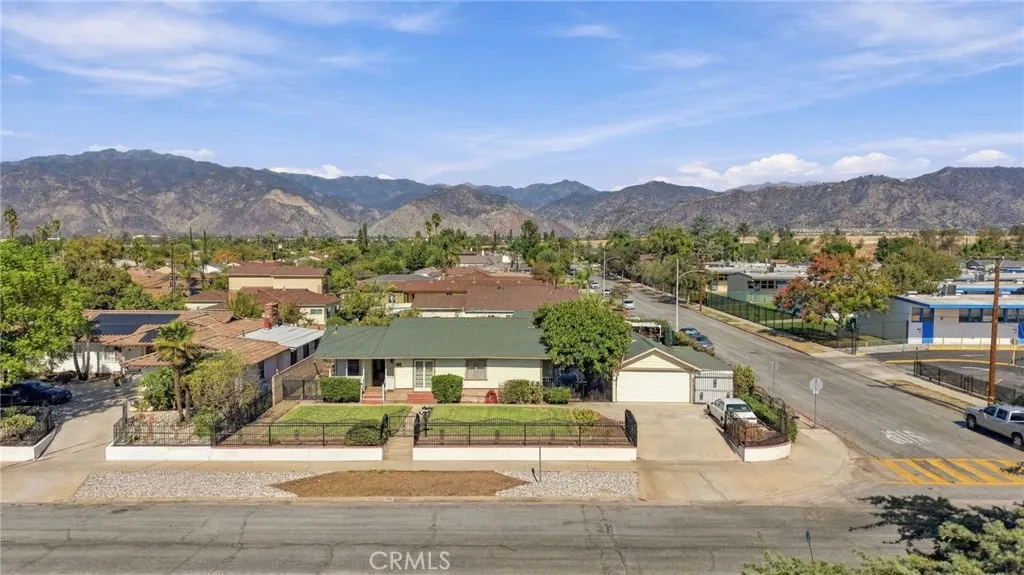 511 W Paramount