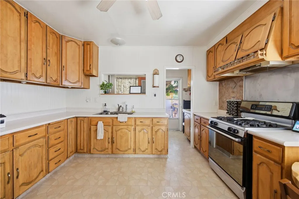 511 W Paramount