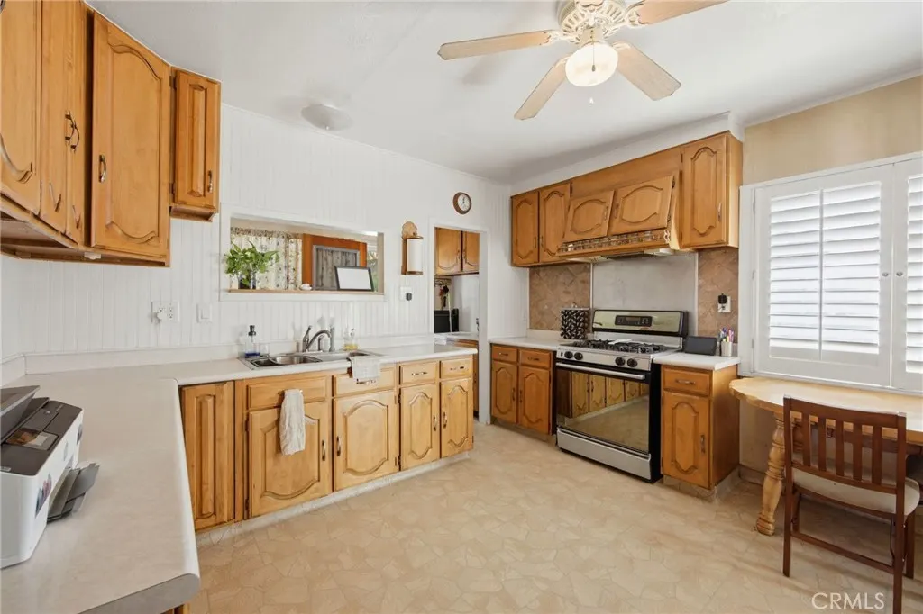 511 W Paramount