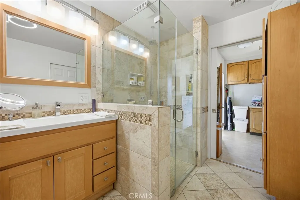 511 W Paramount