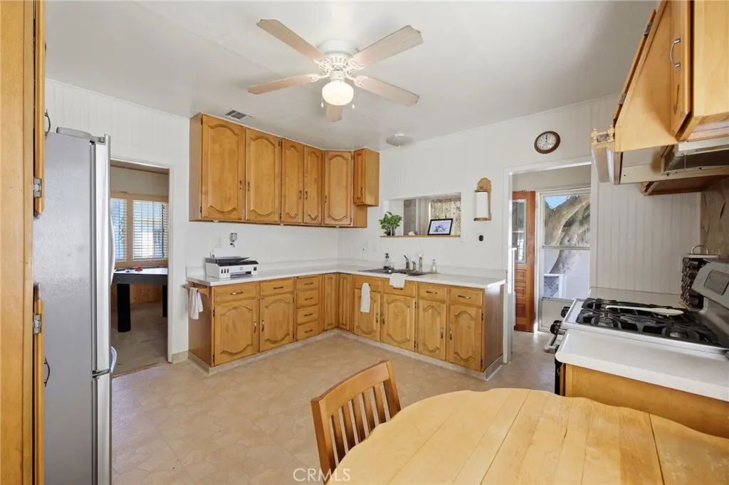 511 W Paramount