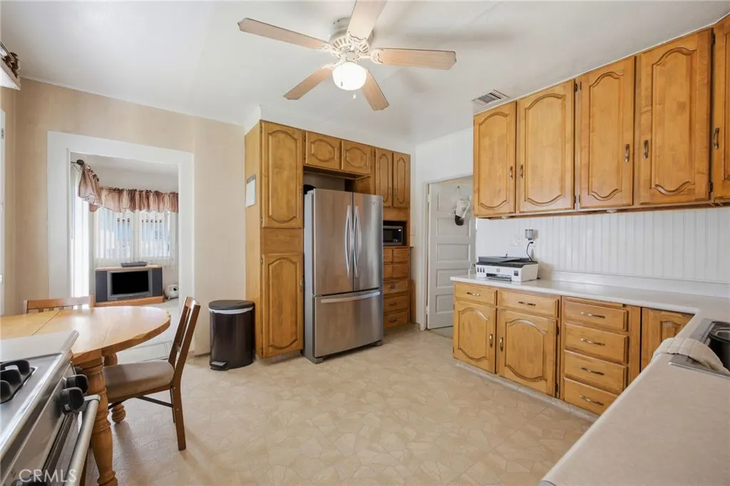 511 W Paramount
