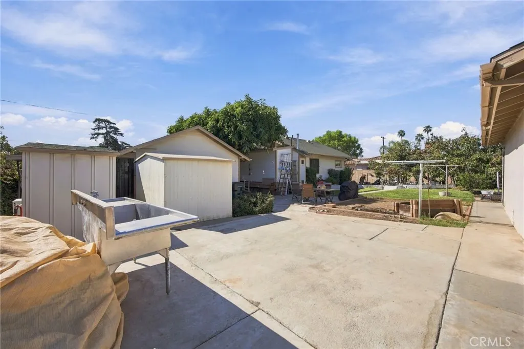 511 W Paramount