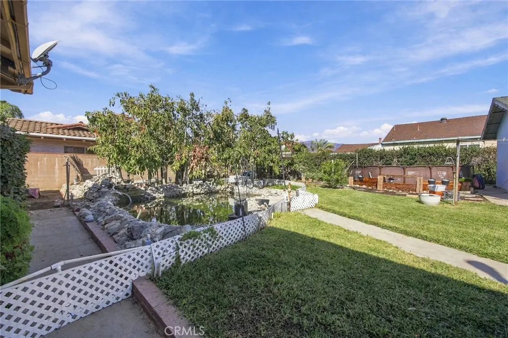 511 W Paramount